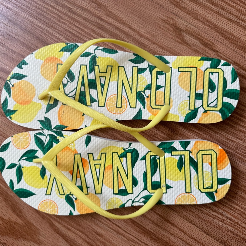 NWOT Old Navy Lemon Flip Flops - Picture 1 of 3